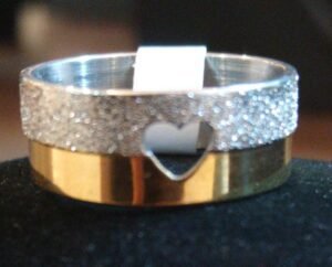 1.62 ALIANÇA DE AÇO DETALHADA DUPLA CORAÇÃO