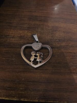 120.85 CASAL BEIJANDO