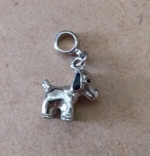 13.82 CACHORRO DE ORELHAS PRETAS