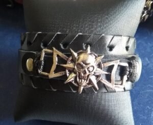 41.19 Pulseira de couro fivela caveira