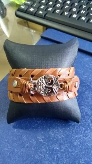 41.7 Pulseira de couro fivela coruja