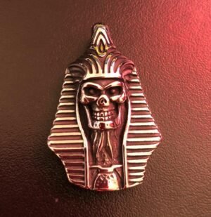 162.33  - 	PINGENTE DE AÇO CAVEIRA DO EGITO 27.9G