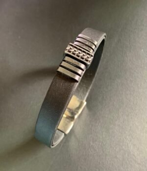 175.79 - PULSEIRA BLACK DESIGN PLAQUINHA GRUMET