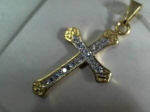 208.190 - PINGENTE BANHADO CRUZ CRAVEJADA DELUXE 10 ML 1,3G