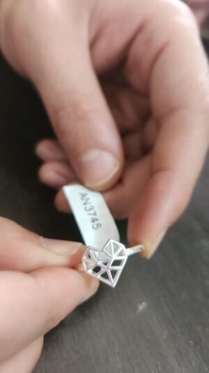 333.34 - ANEL DE PRATA CORAÇÃO FRAGMENTADO