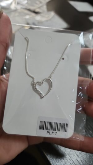 218.24 - COLAR DE PRATA CORAÇÃO CURVADO CRAVEJADO