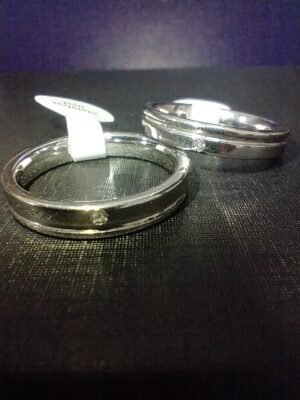 1.178 - ALIANÇA DE AÇO FAIXA HORIZONTAL COM PONTO DE LUZ