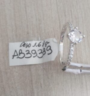 333.48 - ANEL DE PRATA PONTO DE LUZ COM BASE CRAVEJADA