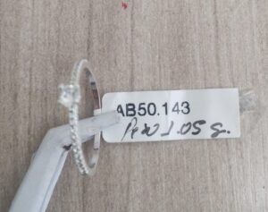 333.51 - ANEL DE PRATA SOLITARIO ASTE CRAVEJADA