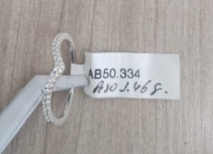 333.54 - ANEL DE PRATA CRAVEJADO COM PONTA