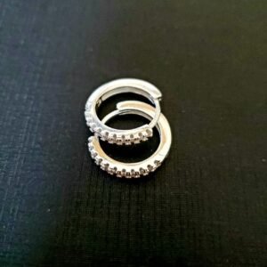 143.102 - ARGOLA DE PRATA CRAVEJADA 3.3G 1.7CM 2MM