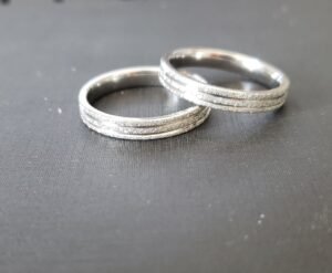 1.192 - ALIANÇA DE AÇO DUAS LINHAS DIAMANTADA 4MM