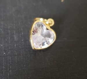 208.213 - PINGENTE BANHADO A OURO 18K CORAÇÃO ZIRCÔNIA 0.6g