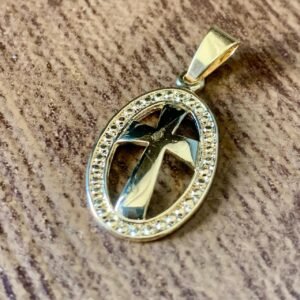 208.217 - PINGENTE BANHADO A OURO 18K CRUZ RELICÁRIO