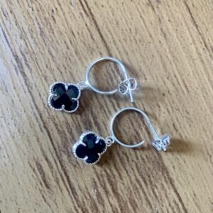 151.95 - BRINCO ARGOLA DE PRATA TREVO