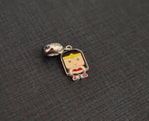 180.193 - BERLOQUE DE AÇO MULHER MARAVILHA